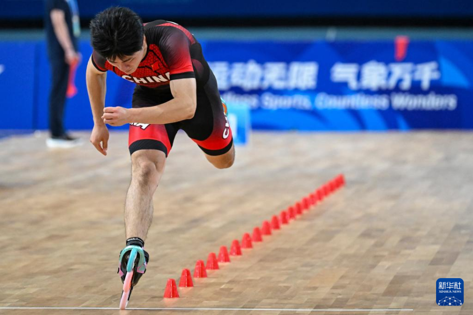 会自由式轮 会自由式轮