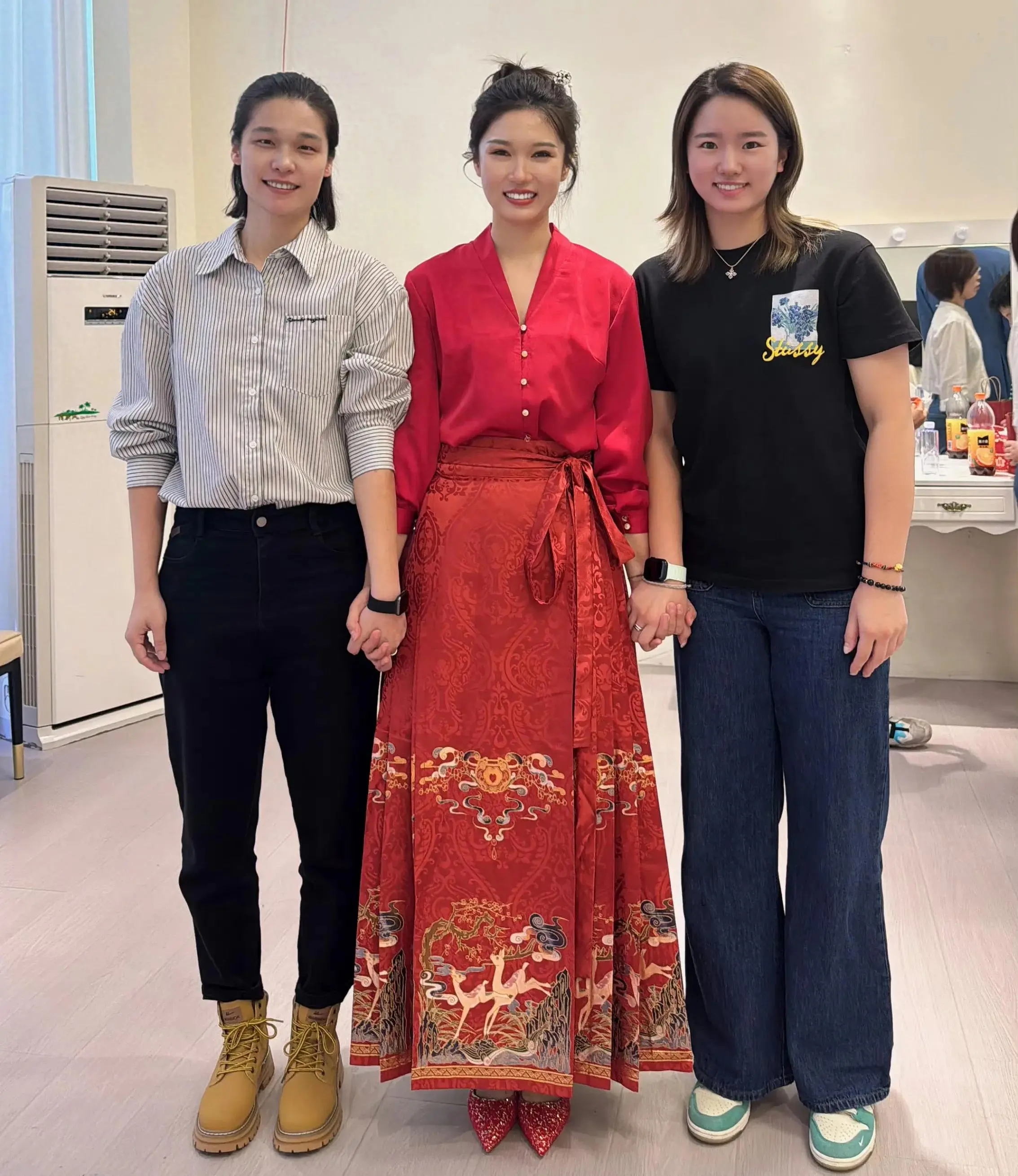 多个时代登, 教授