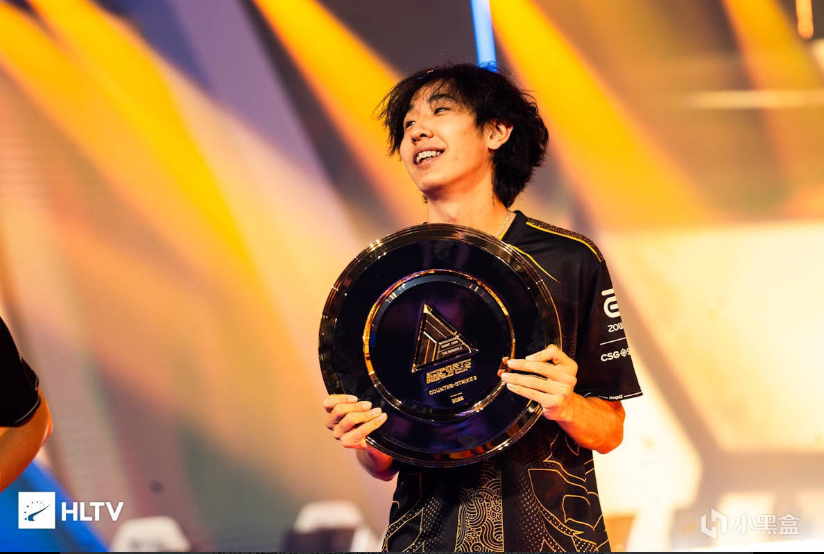 文抨击, 事桂冠 文抨击, 事桂冠