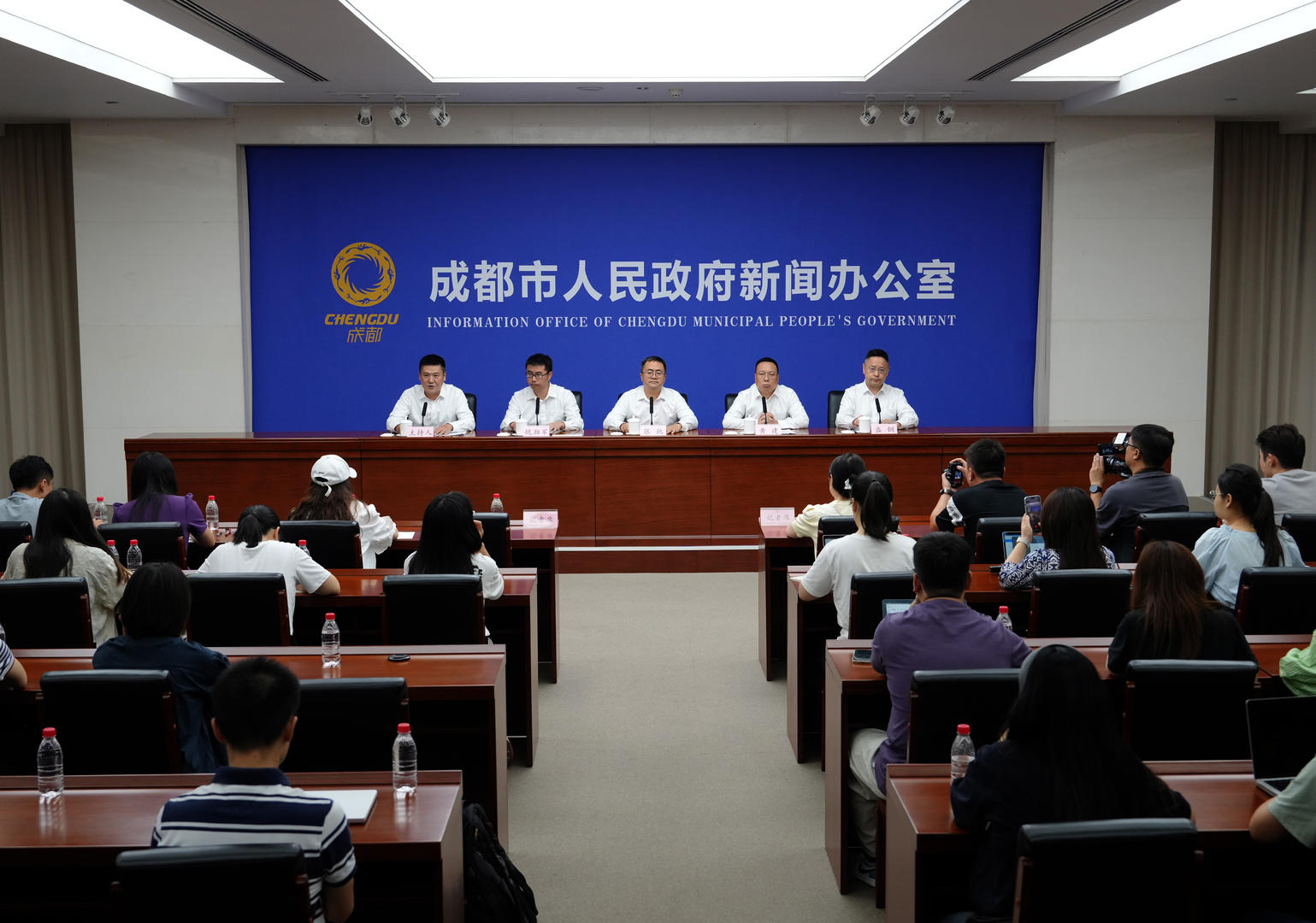 在天府艺术, 离场