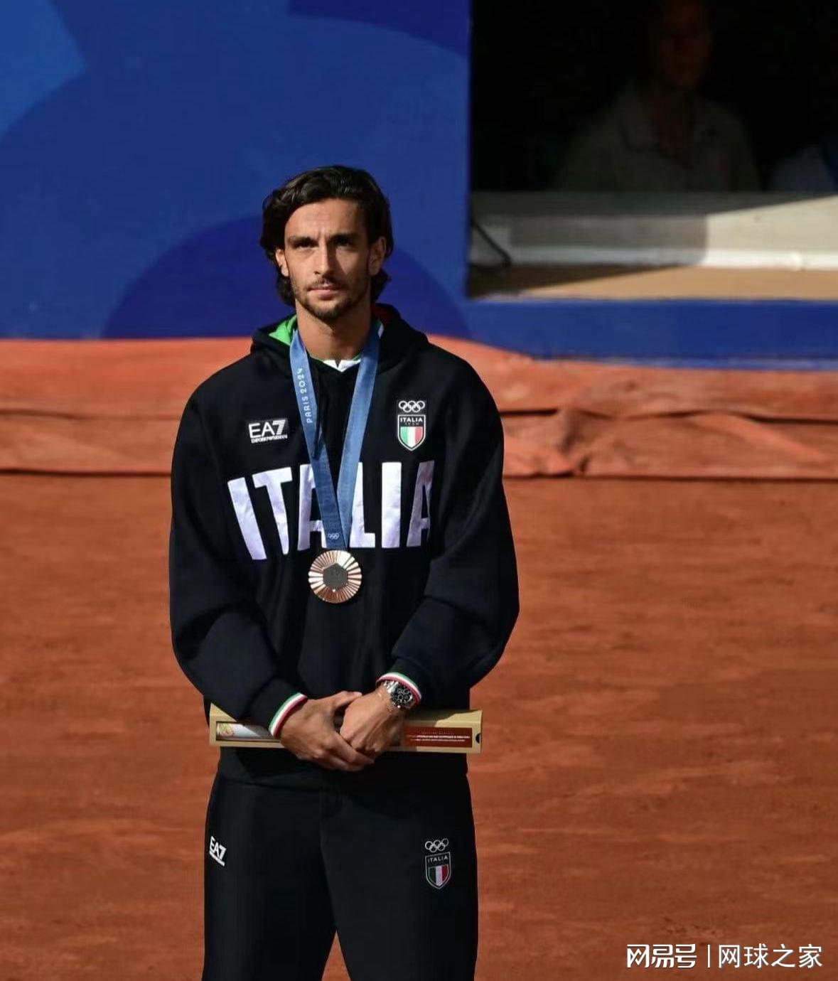 他还在巴黎 他还在巴黎