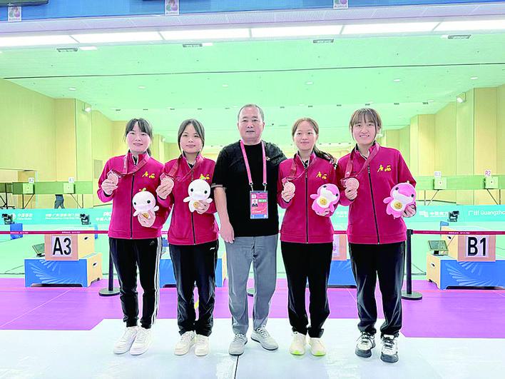 花们的, 步手枪